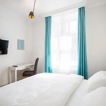 R.o.y.a.l Apartment