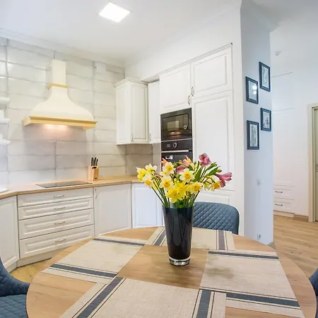Apartment R.o.y.a.l *