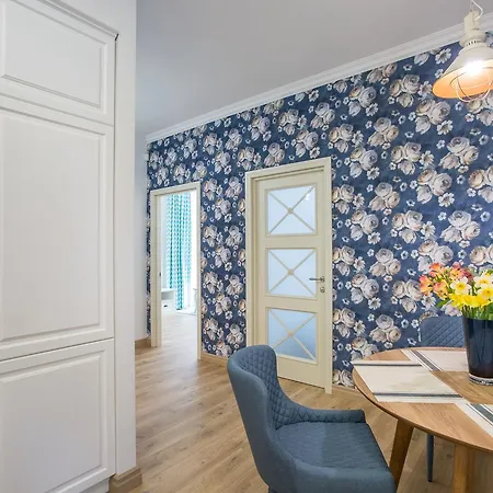 R.o.y.a.l Apartament