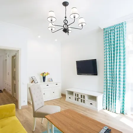 R.o.y.a.l Apartment *